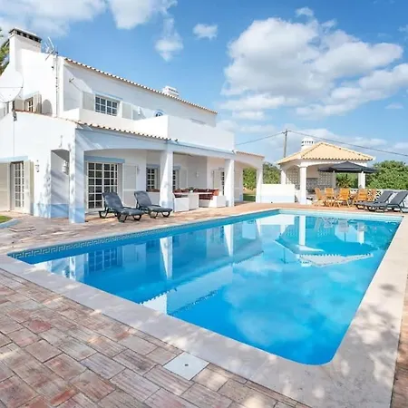 Dom wakacyjny Spacious Swimming Pool By Hostwise *