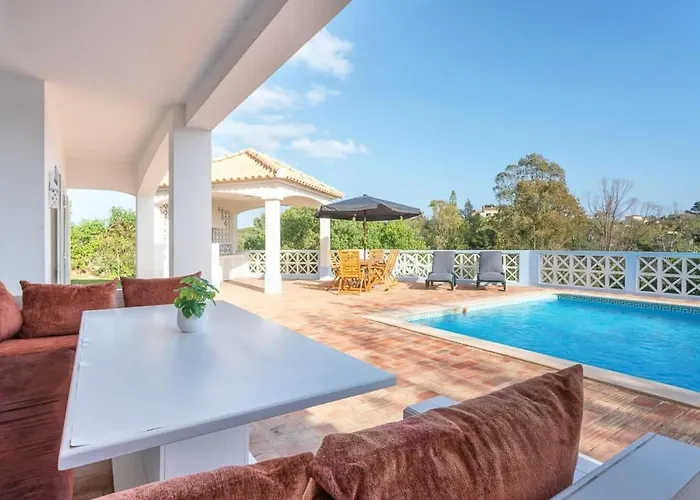 Spacious Swimming Pool By Hostwise * 라고아