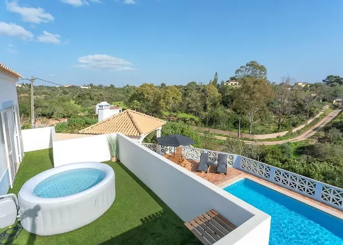 Spacious Swimming Pool By Hostwise 펜션 라고아