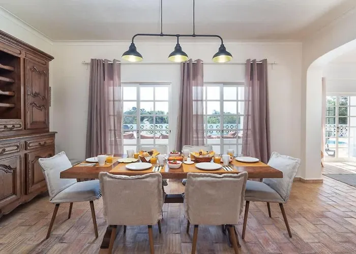 펜션 Spacious Swimming Pool By Hostwise *