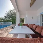 Σπίτι διακοπών Spacious Swimming Pool By Hostwise *