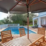 Spacious Swimming Pool By Hostwise Σπίτι διακοπών *