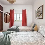 Spacious Swimming Pool By Hostwise Lagoa (Algarve)