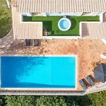 Spacious Swimming Pool By Hostwise *