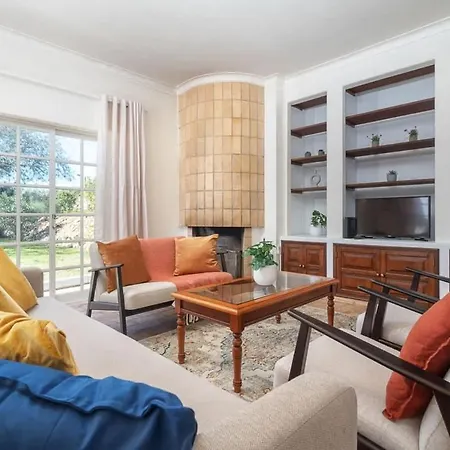 Spacious Swimming Pool By Hostwise 度假居