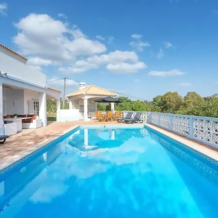 Spacious Swimming Pool By Hostwise *