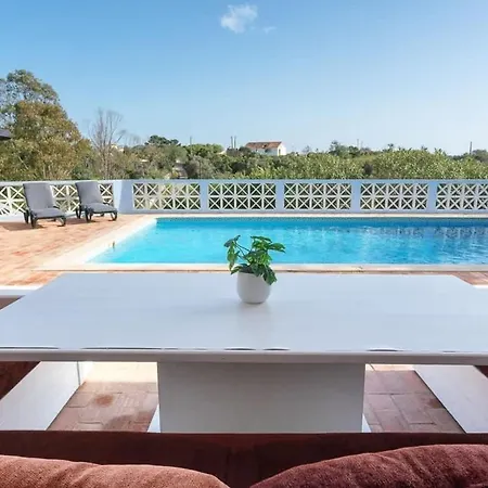Сasa de vacaciones Spacious Swimming Pool By Hostwise *