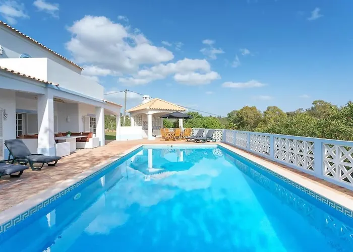 Spacious Swimming Pool By Hostwise *