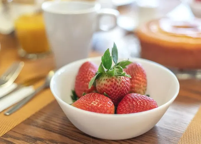 Spacious Swimming Pool By Hostwise *