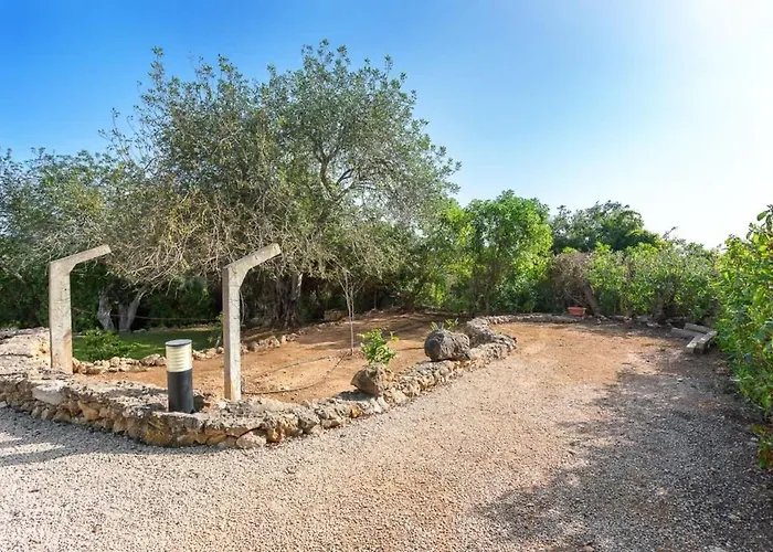 Spacious Swimming Pool By Hostwise *